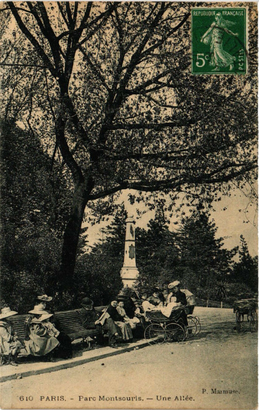 Carte postale ancienne Parc Montsouris - Une Allée à Paris 14e