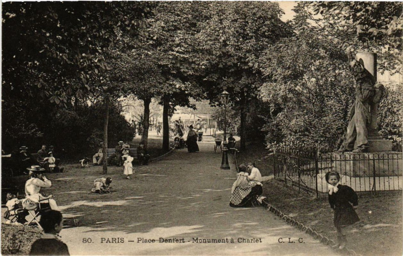Carte postale ancienne Place Denfert - Monument à Charlet à Paris 14e