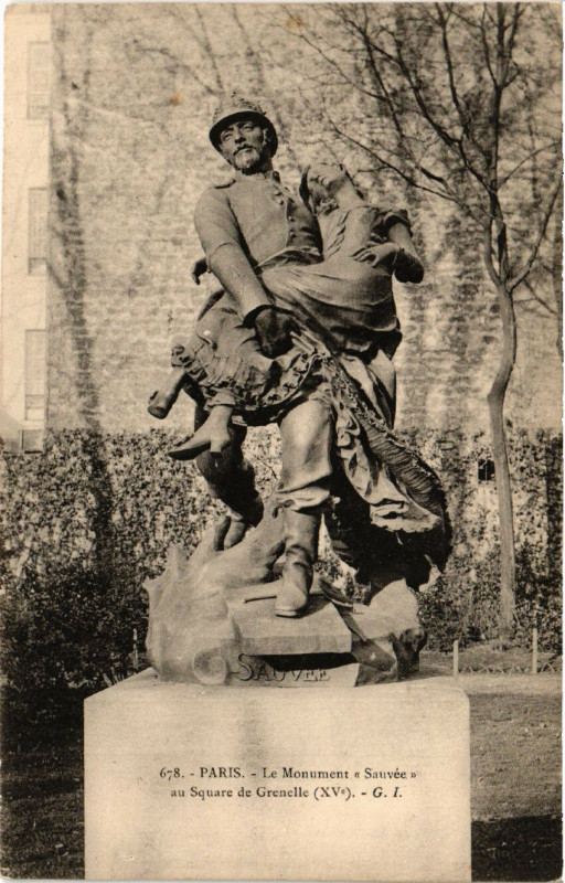 Carte postale ancienne Le Monument Sauvée au Square de Grenelle à Paris 15e