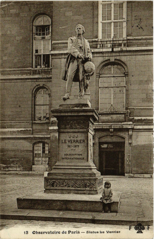 Carte postale ancienne Observatoire de Paris - Statue Le Verrier à Paris 14e