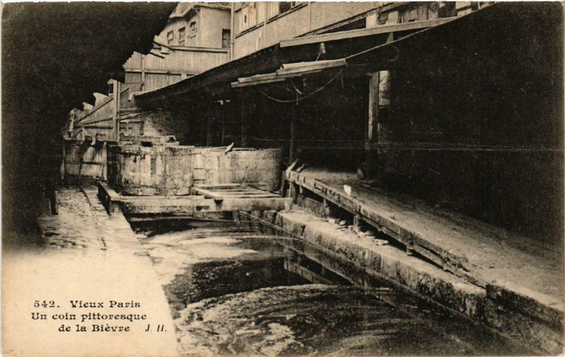 Carte postale ancienne Paris 13e Un coin pittoresque de la Bievre. Vieux Paris à Paris 13e
