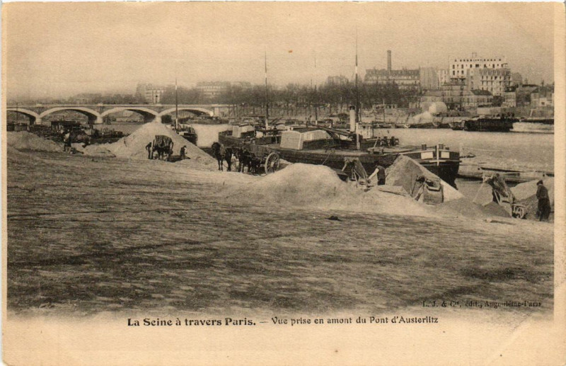 Carte postale ancienne Vu prise en amont du Pont d'Austerlitz à Paris 13e