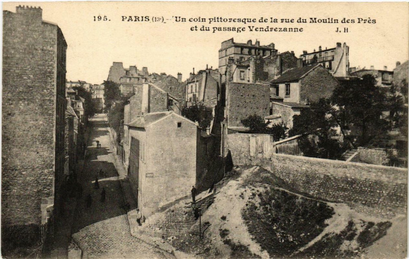 Carte postale ancienne Un coin pittoresque de la rue du Moulin des Près et du passage Vendrezanne à Paris 13e