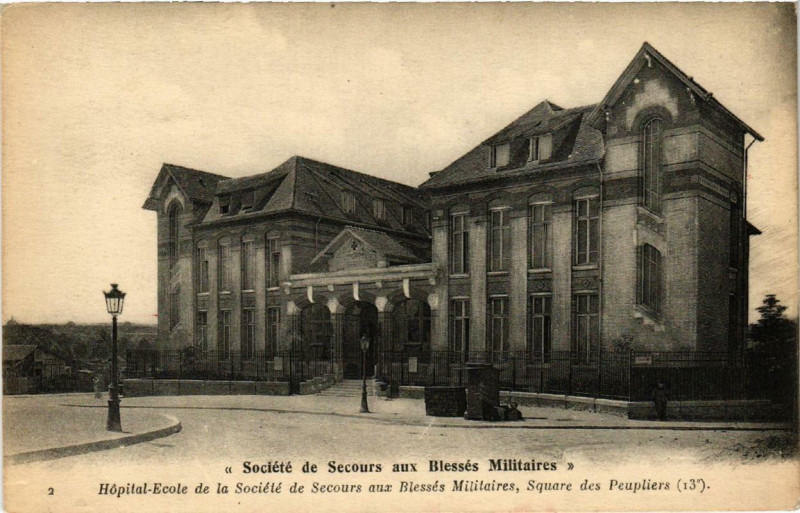 Carte postale ancienne Paris 13e Secours aux Blesses Militaires. Square des Peupliers à Paris 13e