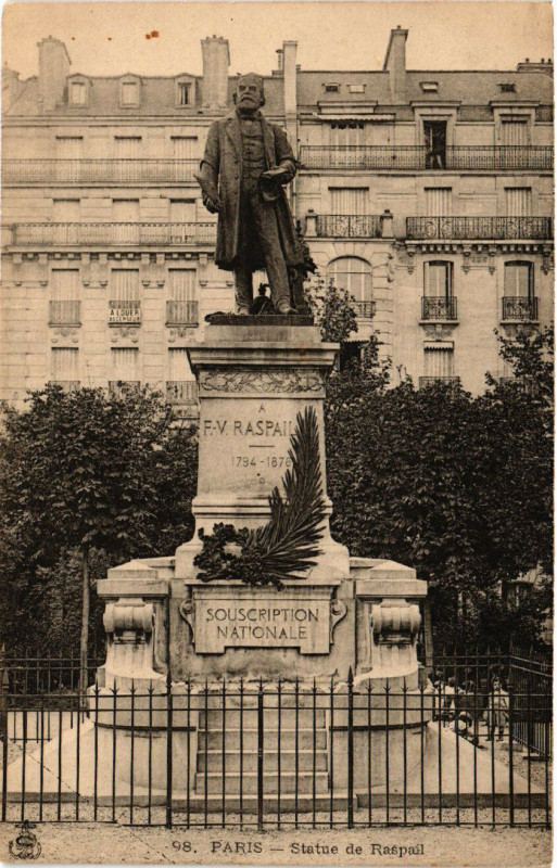 Carte postale ancienne Statue de Raspail à Paris 14e