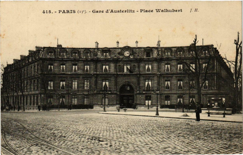 Carte postale ancienne Gare d'Austerlitz - Place Walhubert à Paris 13e