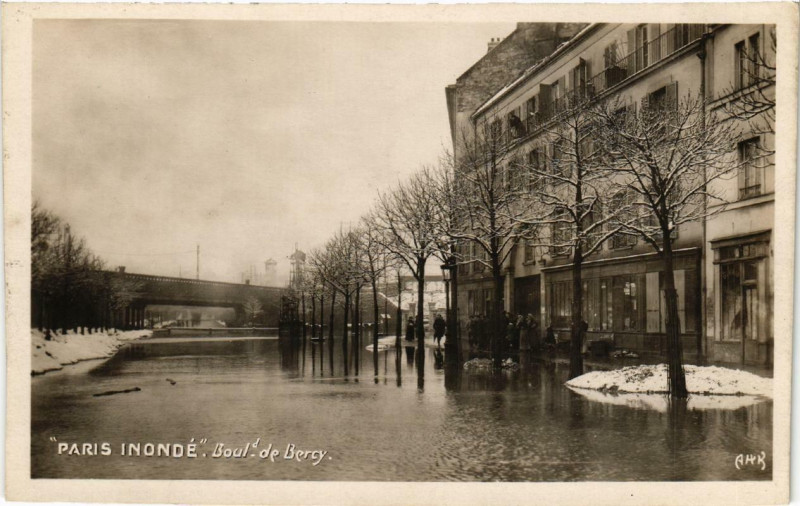 Carte postale ancienne Paris inondé - Boulevard de Bercy à Paris 12e