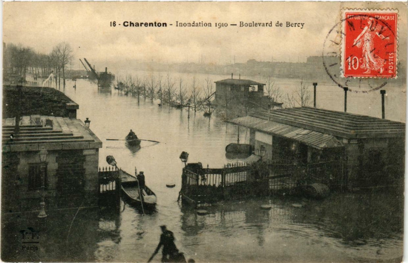 Carte postale ancienne Paris 12e Charenton. Boulevard de Bercy à Paris 12e