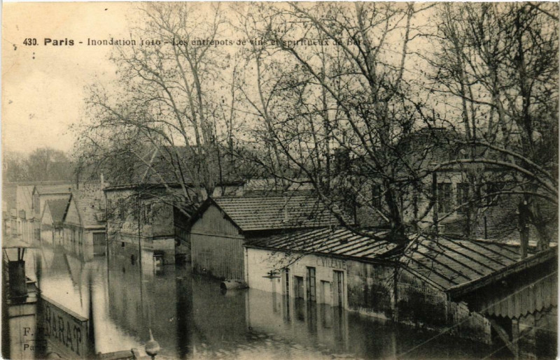 Carte postale ancienne Paris 12e Les Entrepots de vins et spiriteux de Bercy à Paris 12e