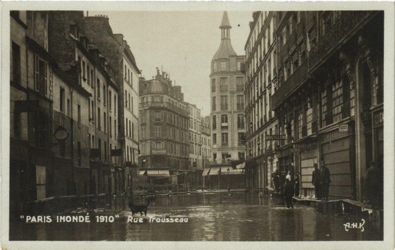 Carte postale ancienne Paris 12e Rue Trousseau. carte photo à Paris 12e