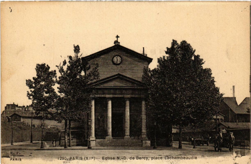 Carte postale ancienne Eglise Notre-Dame de Bercy, place Lachambeaudie à Paris 12e