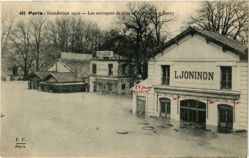 Carte postale ancienne Paris 12e Les Entrepots de vins et spiriteux a Bercy à Paris 12e