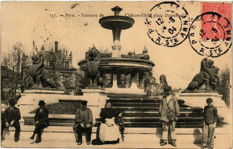 Carte postale ancienne Paris 12e Fontaine du Chateau-d'Eau. Place Daumesnil à Paris 12e