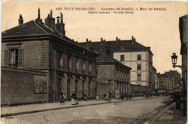Carte postale ancienne Tout Paris 12e Caserne de Reuilly. Rue de Reuilly à Paris 12e