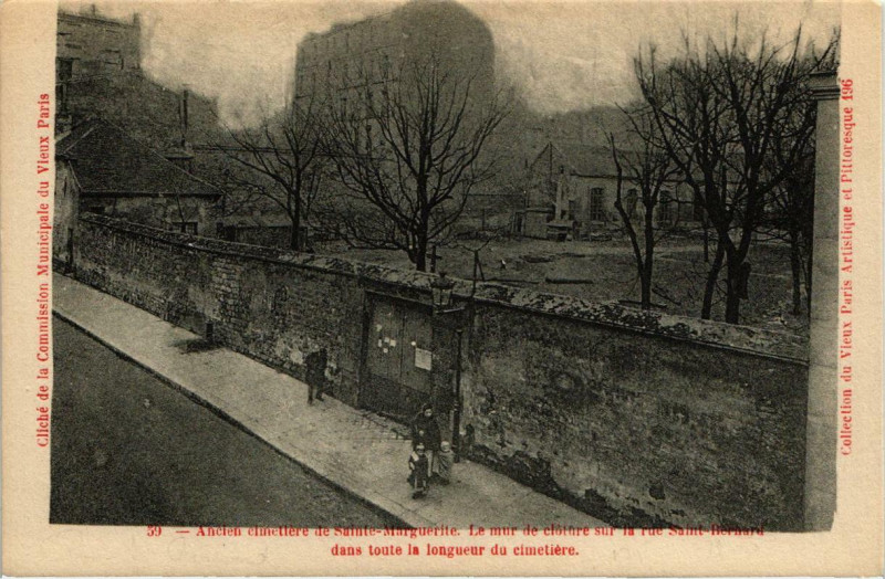 Carte postale ancienne Ancien cimetière de Sainte-Marguerite à Paris 11e