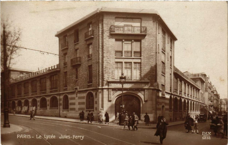 Carte postale ancienne Paris 9e Lycée Jules-Ferry à Paris 9e