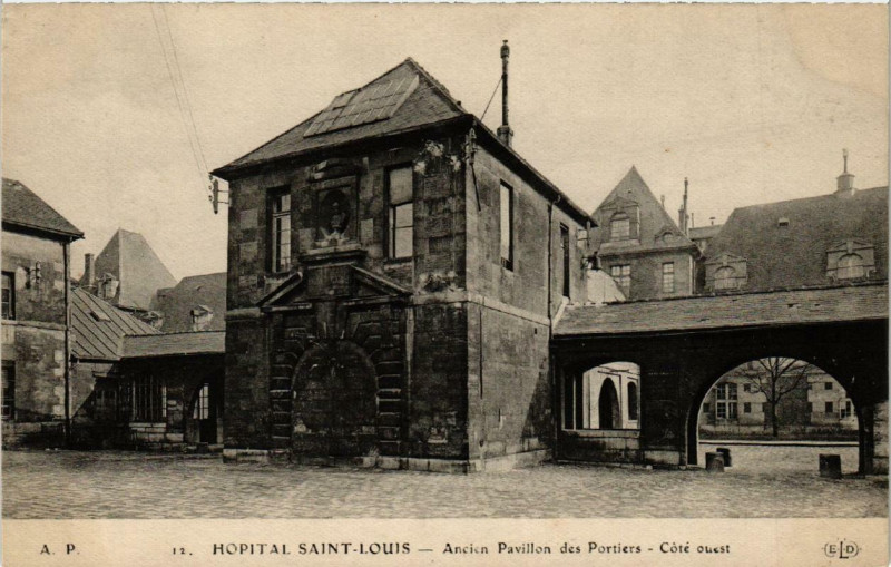 Carte postale ancienne Paris 10e Hopital Saint-Louis. Ancien Pavillon des Portiers à Paris 10e