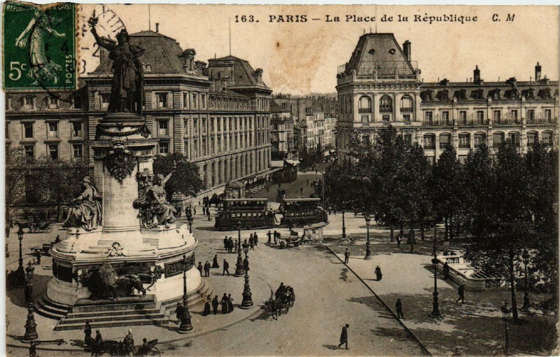 Carte postale ancienne Paris 10e La Place de la République à Paris 10e