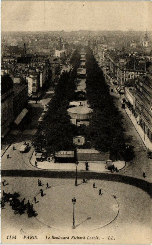 Carte postale ancienne Paris 11e Le Boulevard Richard-Lenoir à Paris 11e