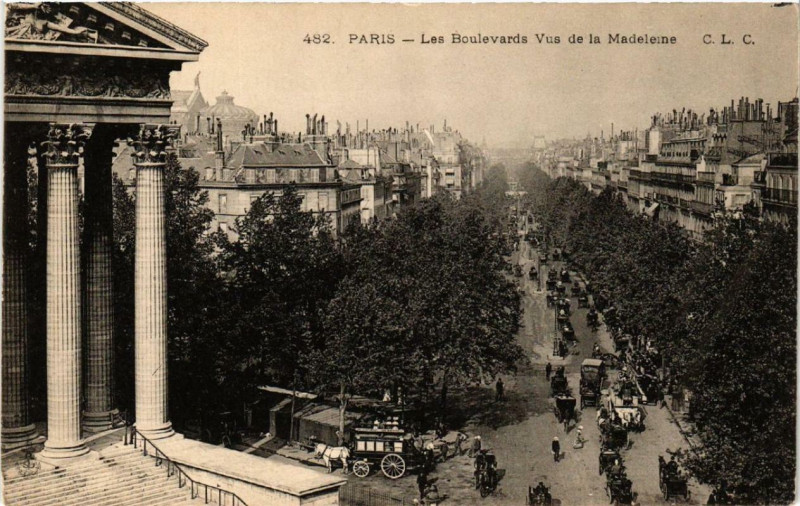 Carte postale ancienne Paris 8e Les Boulevards vus de la Madeleine à Paris 8e