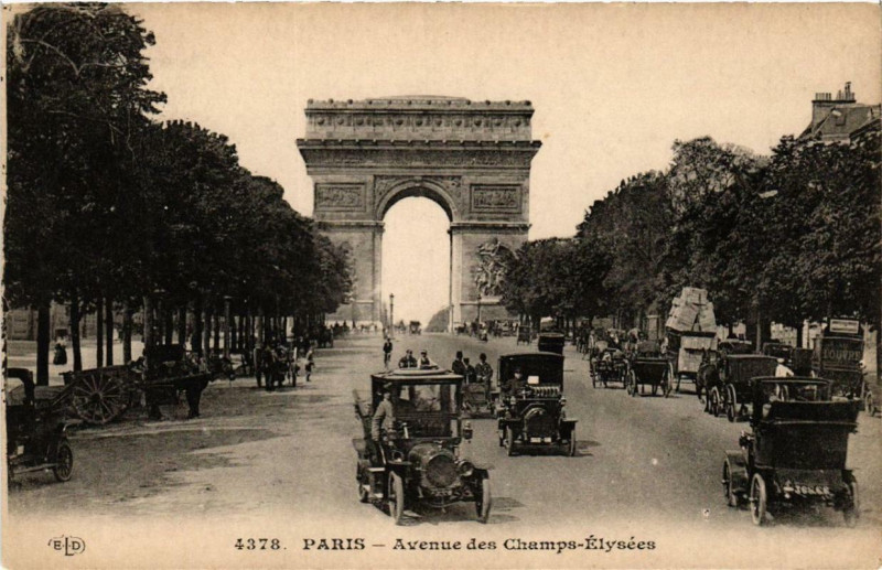 Carte postale ancienne Paris 8e Avenue des Champs-Elysées à Paris 8e
