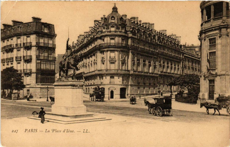 Carte postale ancienne La Place d'Iéna à Paris 16e