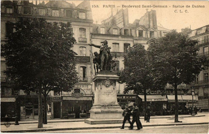 Carte postale ancienne Paris 6e Boulevard Saint-Germain. Statue de Danton à Paris 6e