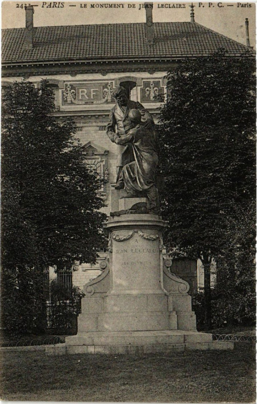Carte postale ancienne Le Monument de Jean Leclaire à Paris 17e