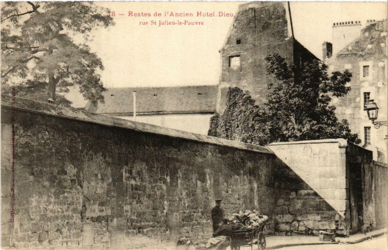 Carte postale ancienne Paris 5e Rue Saint-Julien-le-Plauvre. Restes de l'ancien Hotel Dieu à Paris 5e