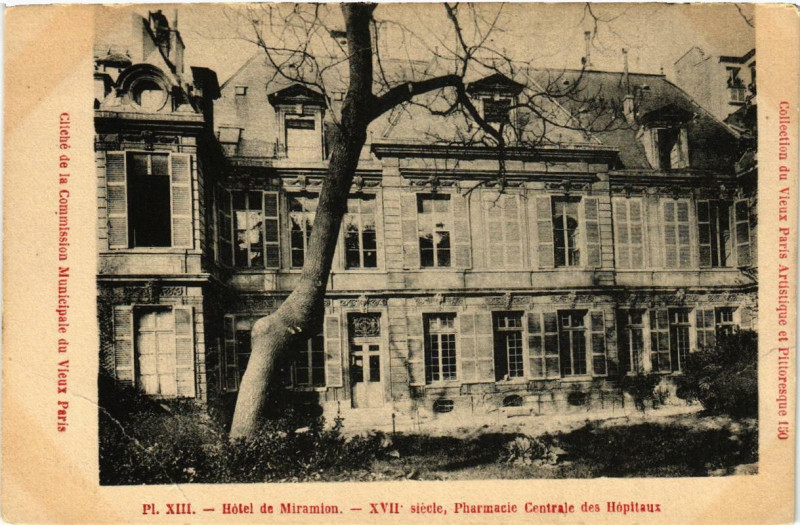 Carte postale ancienne Paris 5e Hotel de Miramion. Pharmacie Centrale des Hopitaux à Paris 5e