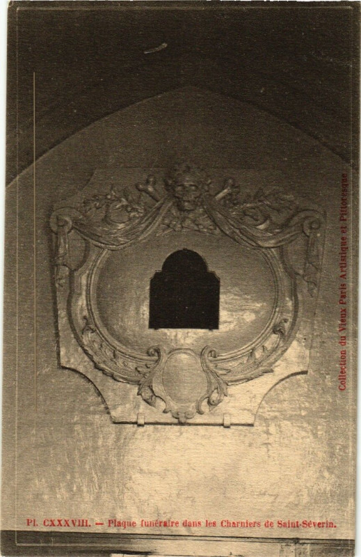 Carte postale ancienne Paris 5e Plaque funeraire dans les Charniers de Saint-Severin à Paris 5e