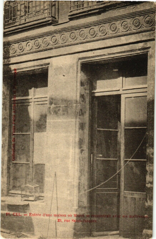 Carte postale ancienne Paris 5e 23 Rue Saint-Jacques. Entrée d'une masion de Murat à Paris 5e