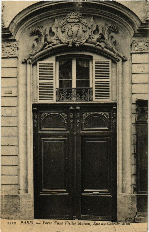 Carte postale ancienne Paris 5e Porte d'une Vieill Maison Rue du Cherche-Midi à Paris 5e