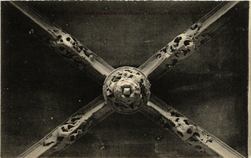Carte postale ancienne Paris 5e Clef de voute. charniers de Saint-Severin à Paris 5e