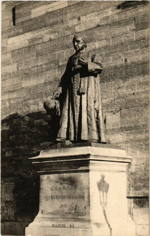 Carte postale ancienne La Salpêtrière - Statue du Professeur Charcot à Paris 13e
