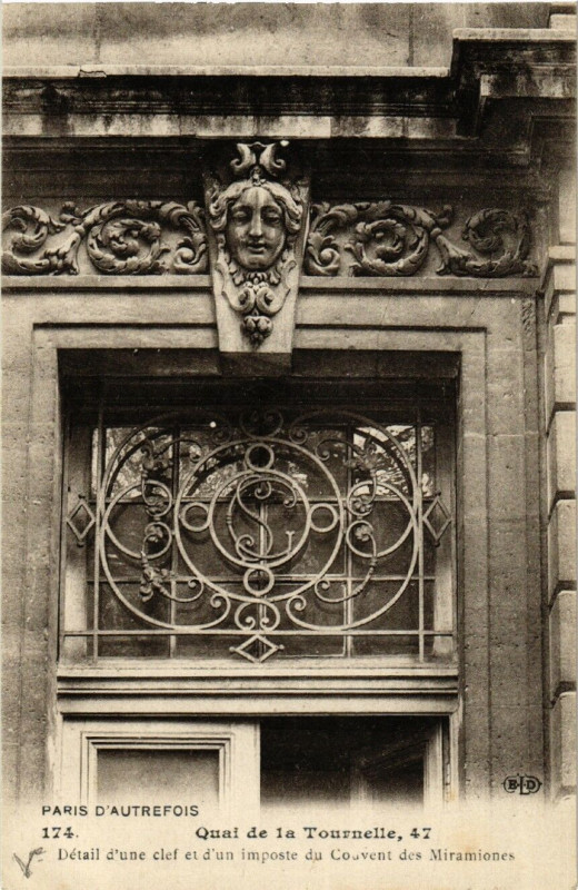 Carte postale ancienne Paris 5e 47 Quai de la Tournelle. detail d'un clef à Paris 5e