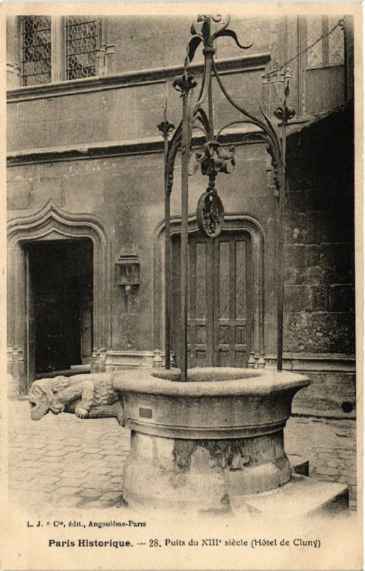 Carte postale ancienne Paris 5e Hotel de Cluny. Puits du XIIIe siecle à Paris 5e