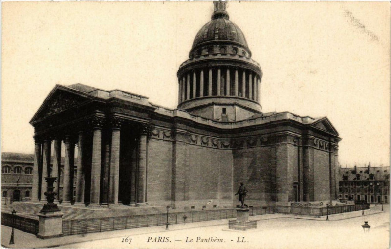 Carte postale ancienne Paris 5e Le Pantheon à Paris 5e