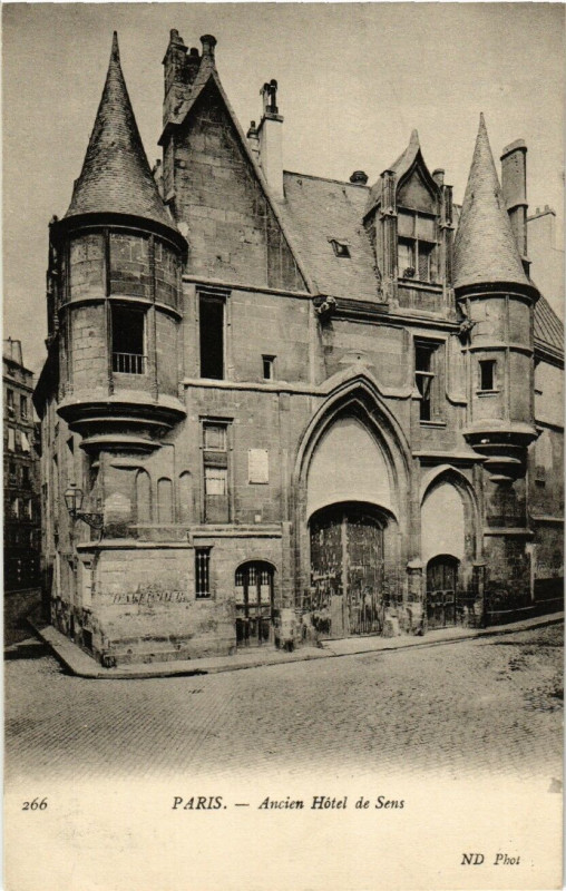 Carte postale ancienne Paris 4e Ancien Hotel de Sens à Paris 4e