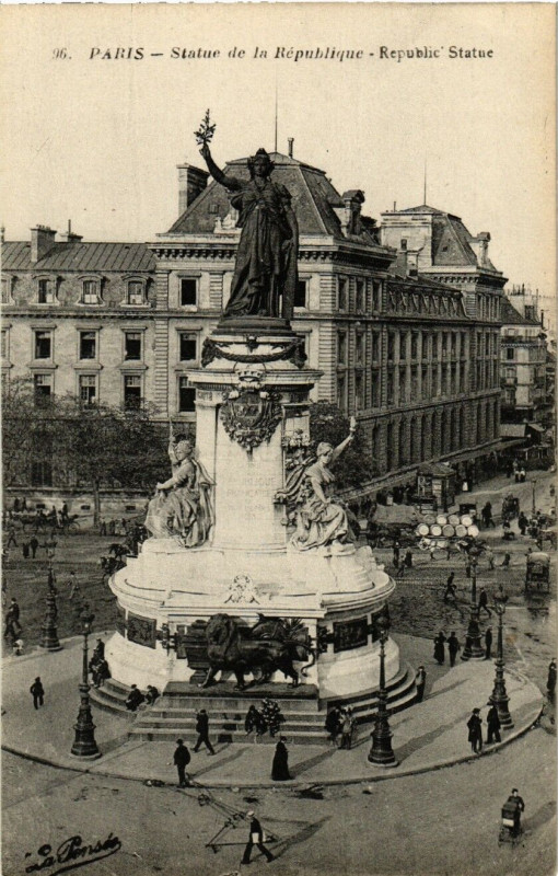 Carte postale ancienne Paris 3e Statue de la République à Paris 3e