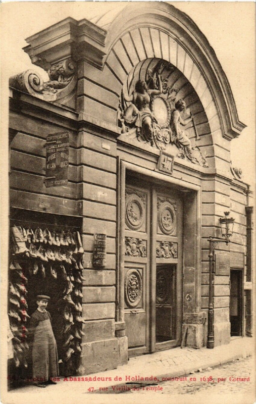 Carte postale ancienne Paris 3e rue Vieille-du-Temple. Hotel des Ambassadeurs Hollande à Paris 3e