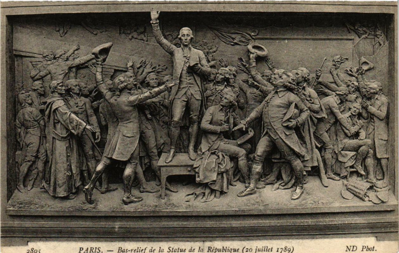 Carte postale ancienne Paris 3e Bas-Relief de la Statue de la république à Paris 3e