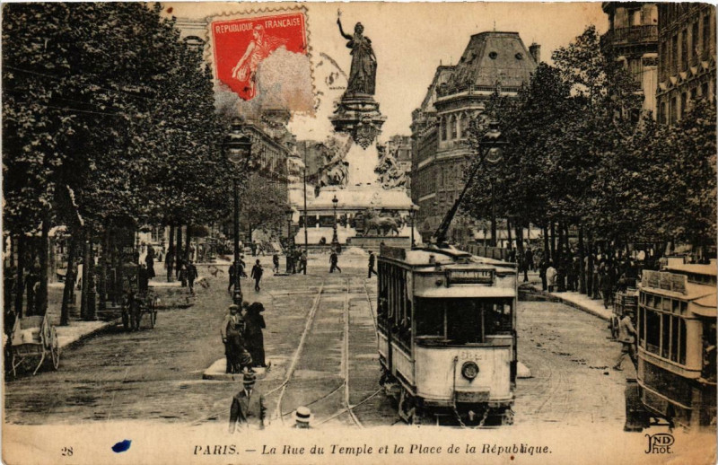 Carte postale ancienne Paris 3e La Rue du Temple. Place de la République à Paris 3e