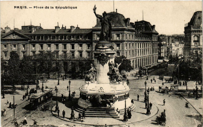 Carte postale ancienne Paris 3e Place de la République à Paris 3e