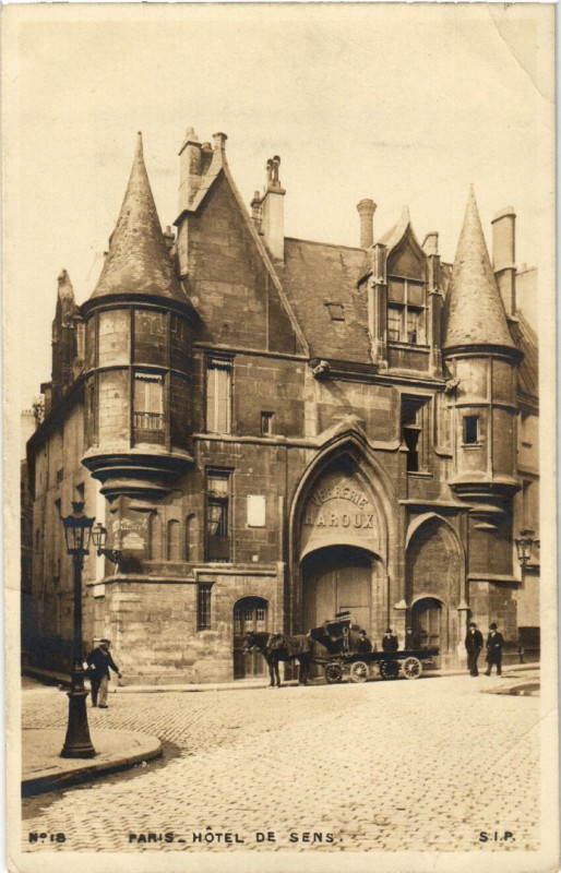Carte postale ancienne Paris 4e Hotel de Sens à Paris 4e