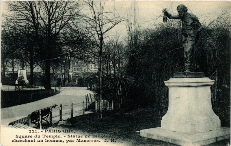 Carte postale ancienne Paris 3e Square du Temple. Statue de Diogene à Paris 3e