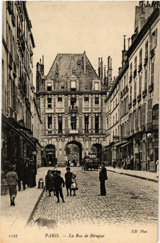 Carte postale ancienne Paris 4e La Rue de Birague à Paris 4e