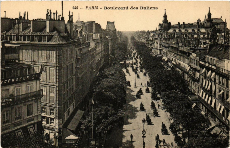 Carte postale ancienne Paris 2e Boulevard des Italiens à Paris 2e