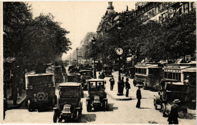 Carte postale ancienne Paris 2e Perspective du Bd des Italiens à Paris 2e