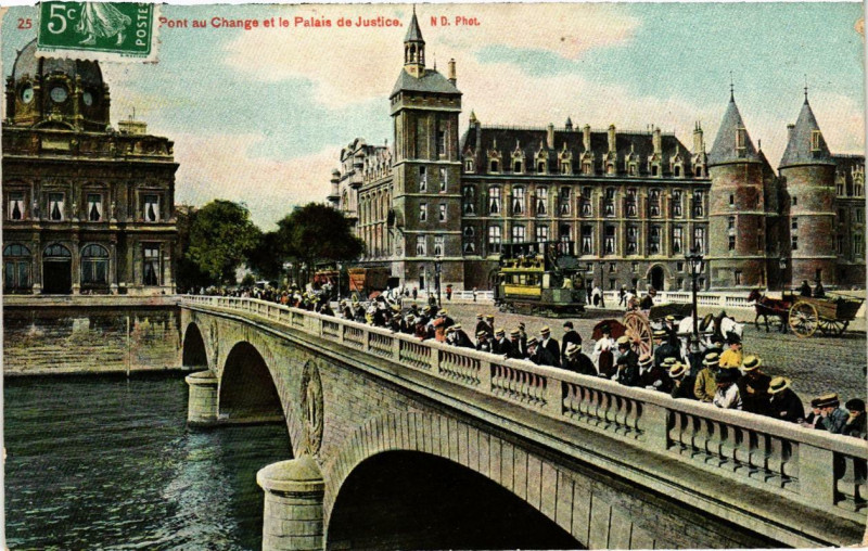 Carte postale ancienne Paris 1e Pont au Change. et le Palais de Justice
